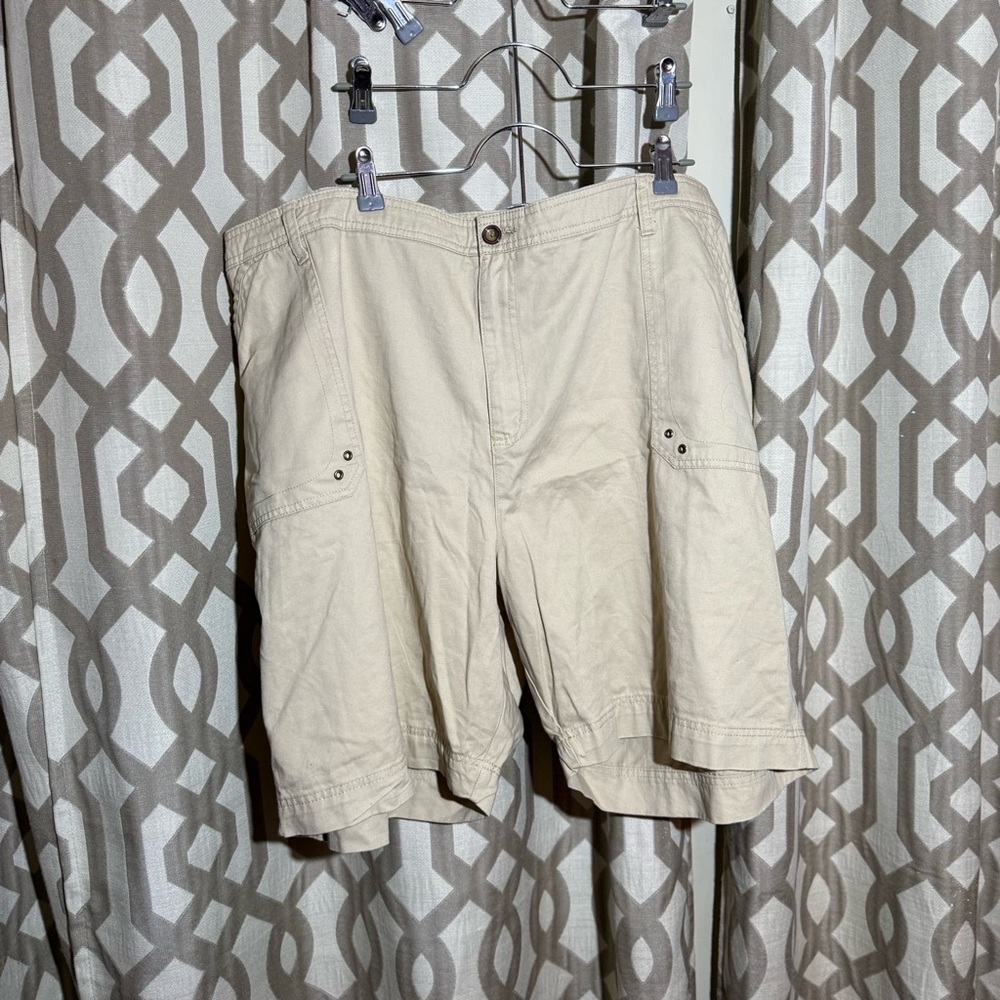 Catherine’s khaki shorts size 28 0078